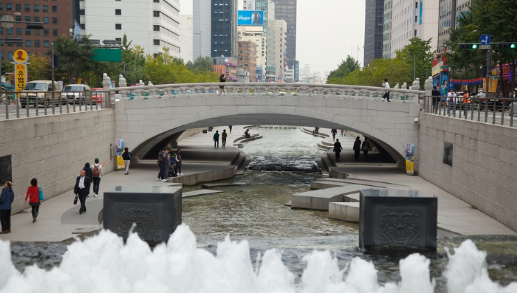 Suối Cheonggyecheon Hàn Quốc - Hồng Phú Travel