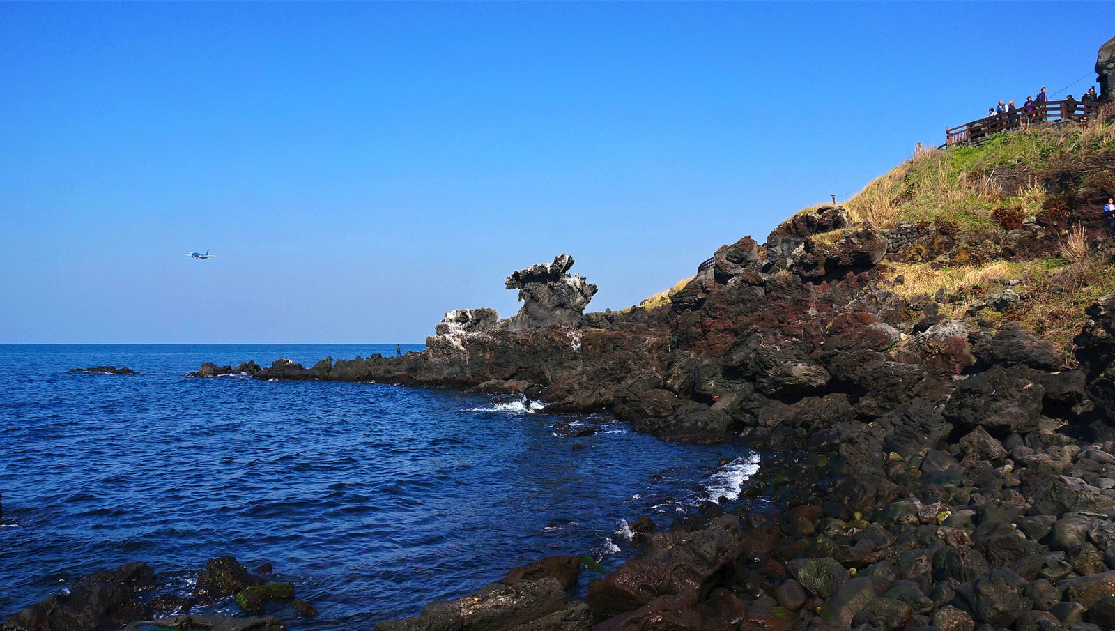 Tour du lịch Jeju Hàn Quốc điểm đến tảng đá hình đầu rồng